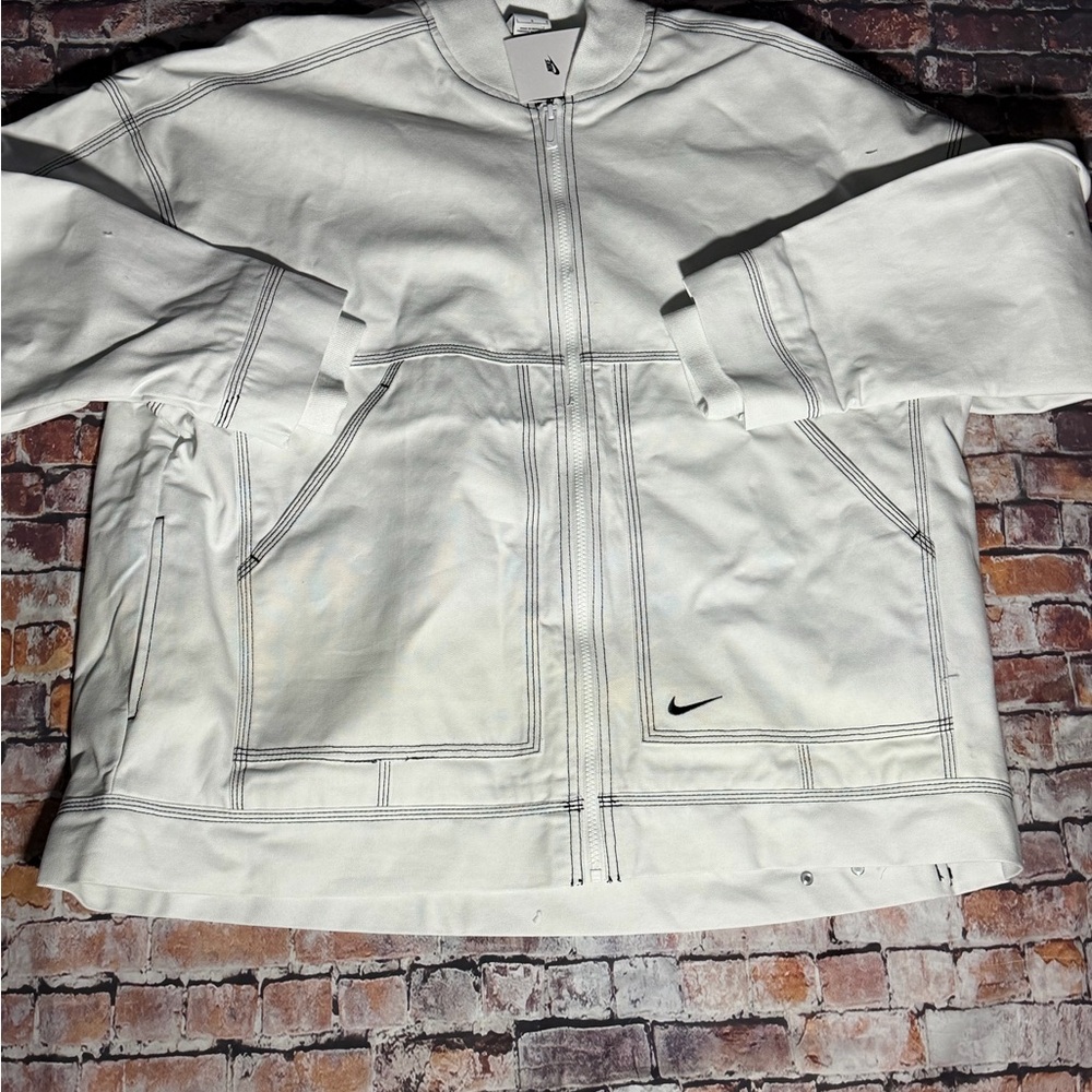 Nike Cream Bomber-Style Lightweight Zip Jacket with Contrast Stitching